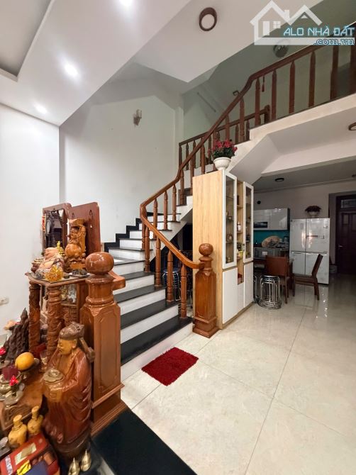 🔥 Nhà 3 tầng đường 10m5 Huynh Ngọc Huệ . Thanh Khê - Dt 100m2 ngang 5m , giá rẻ