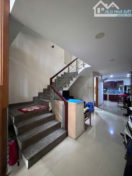 GẤP - NGAY LÊ TRỌNG TẤN, KỀ ĐH CÔNG THƯƠNG - HẺM 6M - GẦN 70M2 - 3 TẦNG Ở NGAY - HƠN 8Tỷ