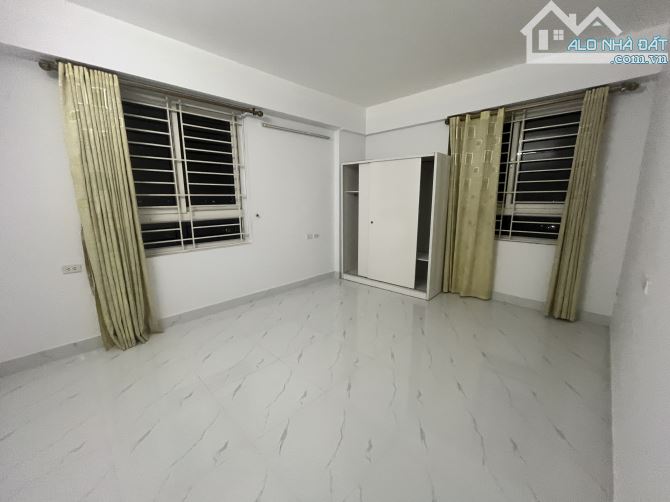 Chị mình cần bán chung cư mặt đường 25 Tân Mai, 116m2, 10.5 Tỷ