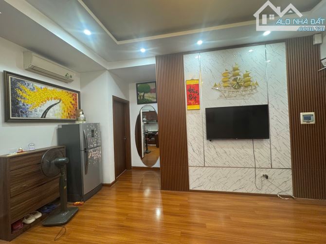CẦN BÁN GẤP CHCC XA LA LÔ GÓC CỰC THOÁNG ĐẸP 64M2 2 NGỦ 2VS