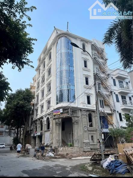 HIẾM - TÒA VĂN PHÒNG YÊN SỞ - TAM TRINH . LÔ GÓC - 140m 7 TÀNG MẶT TIỀN 20m.