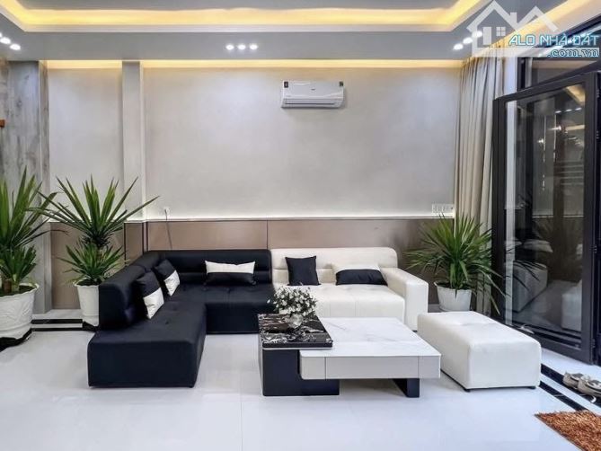 BÁN NHÀ HỒNG TIẾN – PHƯỜNG BỒ ĐỀ – 84M² – 6 TẦNG – 11.8 TỶ – Ô TÔ – THANG MÁY