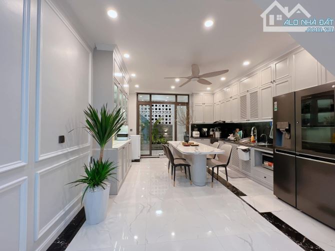 BÁN NHÀ HOÀNG NHƯ TIẾP – PHƯỜNG BỒ ĐỀ – 68M² – 7 TẦNG – 8.8 TỶ – THANG MÁY