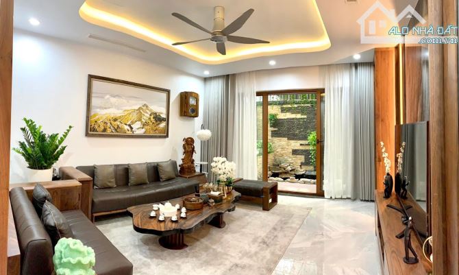 BÁN NHÀ CỔ LINH – PHƯỜNG LONG BIÊN – 82M² – 7 TẦNG – 9.5 TỶ – THANG MÁY – Ô TÔ