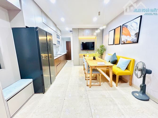 PHÂN LÔ - GẦN PHỐ - Ô TÔ ĐỖ CỔNG - FULL NỘI THẤT - GẦN AEON LONG BIÊN 30m2 - 6.8 TỶ