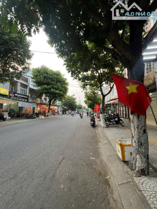 *Bán nhà mặt tiền đường Nguyễn Đức Trung, gần Điện Biên Phủ, dt 100m2, giá 12,2