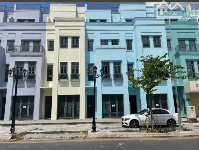 CHỦ CẦN BÁN GẤP CHỊU LỖ 2,5TỶ CĂN SHOPHOUSE 4TẦNG KHU ĐẠI LỘ ÁNH SÁNG- KĐT KITA CẦN THƠ