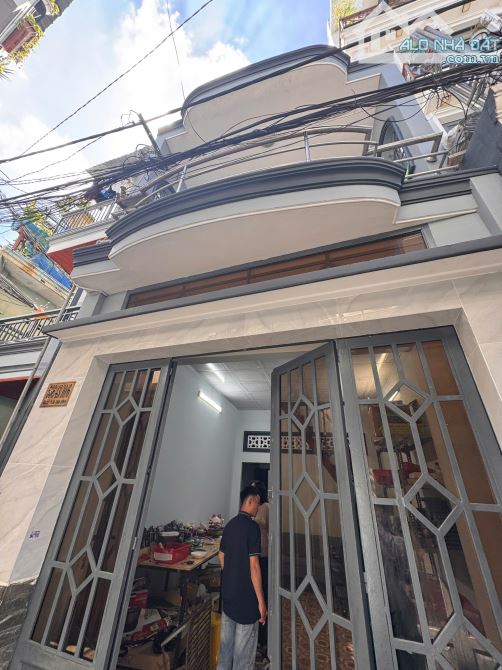 Bán nhà hẻm 536 Âu Cơ, DT: 3.5 x 10m, nhà 2 tầng sát bên đường lớn, giá chỉ 4.9 tỷ TL