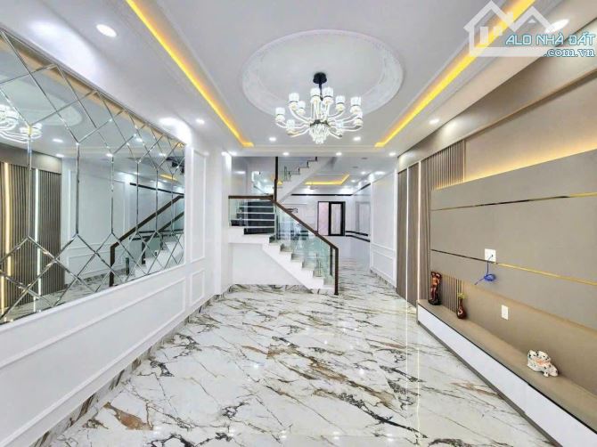 Chỉ 3,2x tỷ nhà 4 tầng hướng Đông Nam đối diện siêu thị Metro, gần trường cấp 3 Hồng Bàng