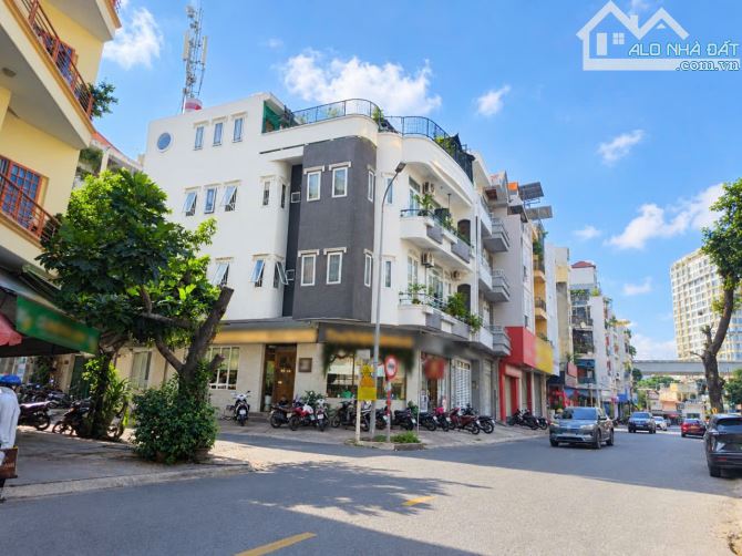 Góc 2 mặt Tiền 135 Nguyễn Hữu Cảnh - ngay Landmark 81, DT: 7.3x16m, 4 Tầng, HĐT : 100 TR