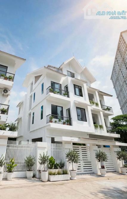 Nhà Đẹp! Bán gấp BT Sân Vườn 190m2 chính chủ, Xây 4 Tầng, MT 9m, KĐT Mỹ Đình, Giá 37tỷ TL
