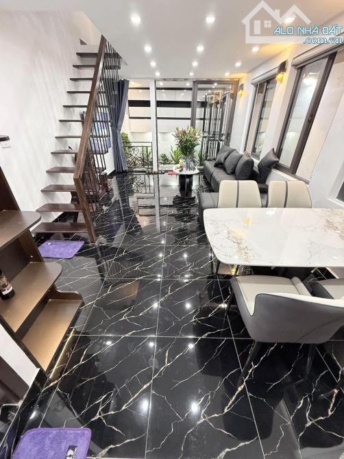Chỉ hơn 5 tỷ quý khách có ngay nhà trung tâm đống đa