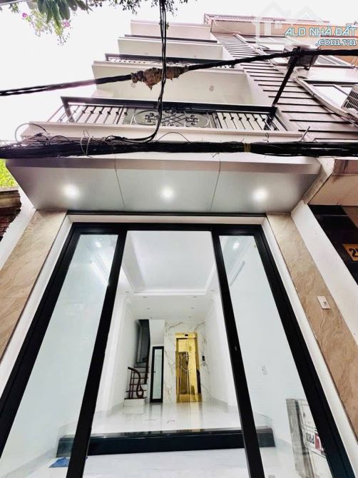Cần bán gấp nhà Kim Đồng, Tân Mai, Dt 40m2 x 6 tầng thang máy, Ô tô 10m, Giá chỉ 10, 6 tỷ