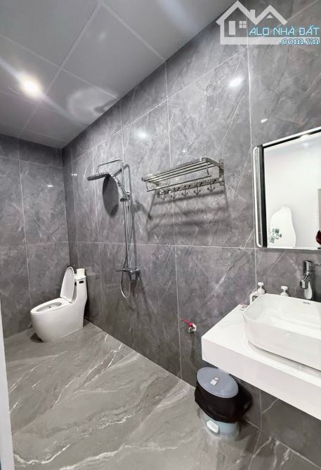 NHÀ 3 TẦNG 5 PHÒNG CĂN HỘ NGAY KIỆT OTO NGÔ QUYỀN THÔNG LÊ TẤN TRUNG