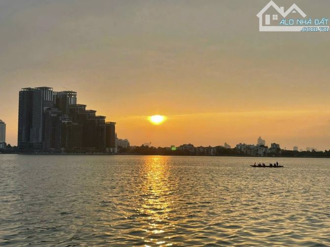 Cần bán căn chung cư Ciputra mặt đường Võ Chí Công, Nguyễn Hoàng Tôn. SĐ 148m2, 12 tỷ.