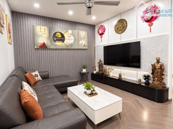 HEI TOWER NGUỴ NHƯ KON TUM – FULL NỘI THẤT XỊN – HƯỚNG MÁT