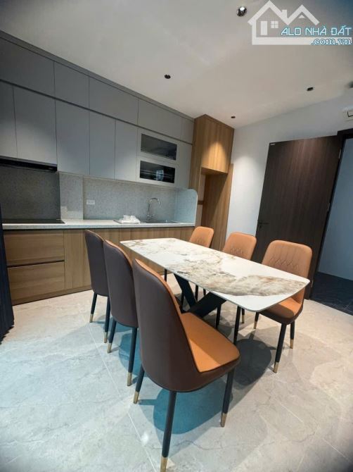 Bán nhà Ngọc Thuỵ- Cạnh Chợ 33m 6 tầng thang máy full NT 7,8 tỷ(TL)