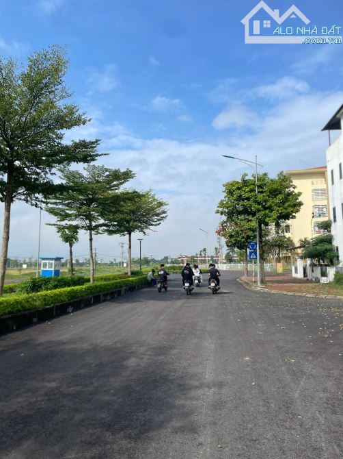 Bán Shophuose 4 Tầng Nhìn KTX Viglacera Đông Phóng, Yên Phong Mt 6m Dt 83m2 Giá 4.2 Tỷ