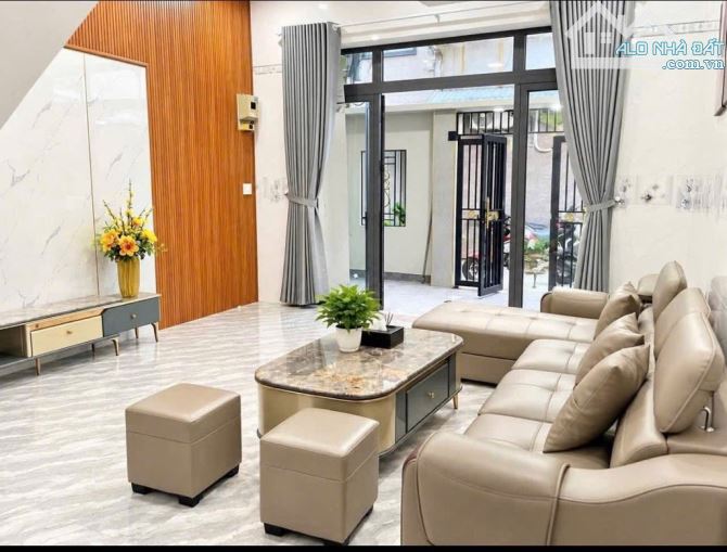 🎉🎉Nhà 2 tầng cực đẹp, cách đường chính Nguyễn Công Trứ chỉ 70m; 1 kiệt thẳng tưng