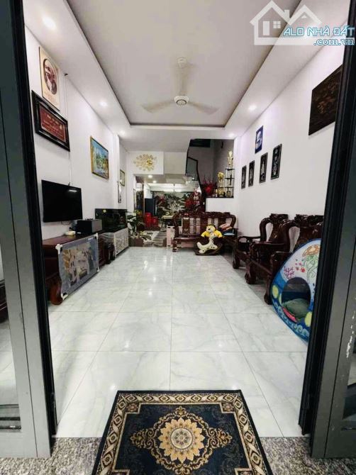 Mt đường số Nguyễn Thị Thập, Nhà 4 tầng 4x18m, Kinh doanh tốt
