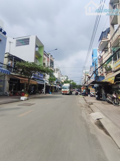 BAN NHA HEM XE TẢI GẦN BẾN XE Q8 , 4 TẦNG, 5.5x 18m
