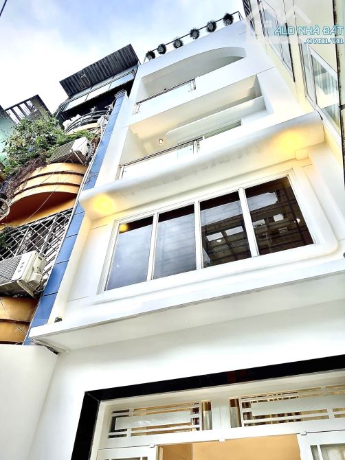 Bán Nhà Phú Nhuận - Nguyễn Trọng Tuyển - 5 Tầng - Thang máy - 60m2 - Full nội thất - 5PN