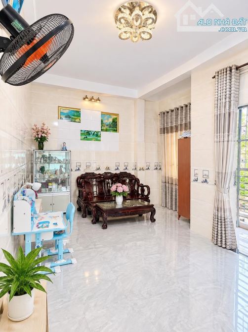 3 TẦNG KIỆT Ô TÔ CHẾ LAN VIÊN CHỈ 6 TỶ