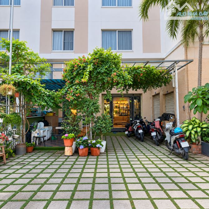 Quận 7 - 7 Tỷ 6 - ShopHouse Sân Vườn 2 Tầng 160m² - 3PN - Ngay VINCOM Nam Long