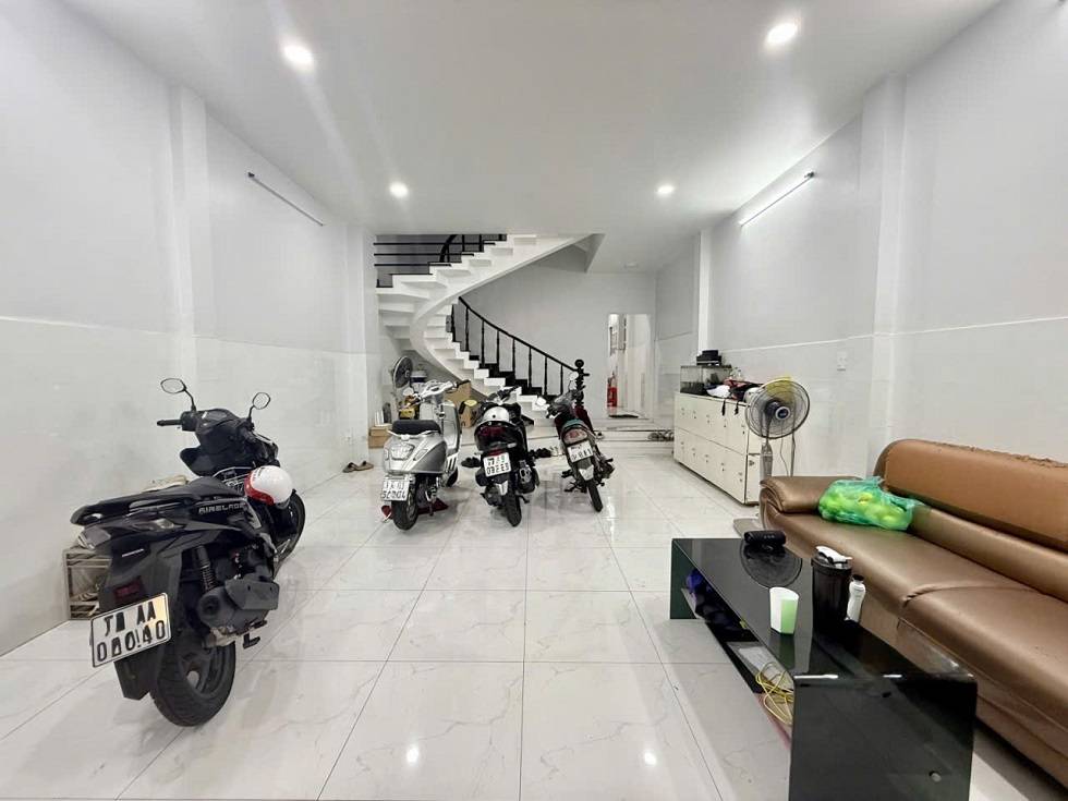 Bán nhà Nguyễn Thái Bình, Tân Bình, mặt tiền kinh doanh , dt 76m2, 3 tầng, ngang 5m