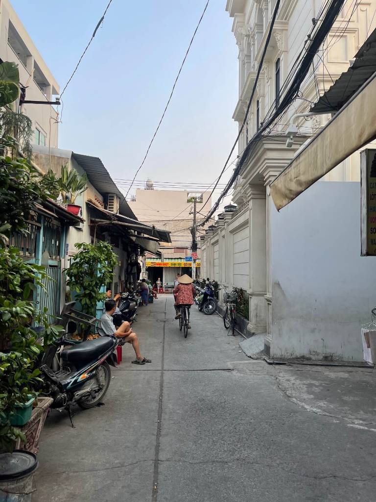 Bán nhà Hồ Học Lãm Bình Tân, dt 100m2 ngang 8m bề thế chỉ 5 tỷ xíu, sổ đẹp