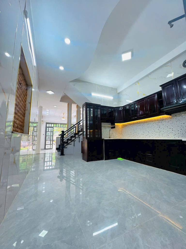 BÁN NHÀ MẶT TIỀN 302B BÔNG SAO QUẬN 8, 4 TẦNG 4x12M, ĐỐI DIỆN CÔNG VIÊN, CHỈ 10,5 TỶ