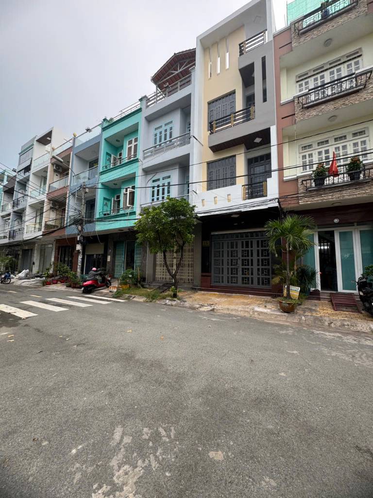 BÁN NHÀ 4 TẦNG MẶT TIỀN ĐƯỜNG 302B BÔNG SAO, QUẬN 8, ĐỐI DIỆN CÔNG VIÊN, DT 48M2, CHỈ 10,5 TỶ