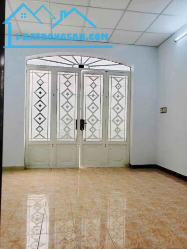 Phú Nhuận, 3 lầu, 60m2 chỉ 2,8 tỷ rẻ nhất Phú Nhuận.
