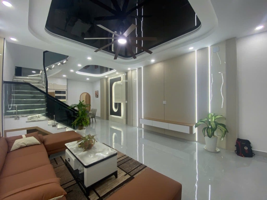 Siêu phẩm, bán nhà Hương Lộ 2 Bình Tân, DT 100m2 4 tầng hẻm xe tải thông, giá hơn 7 tỷ