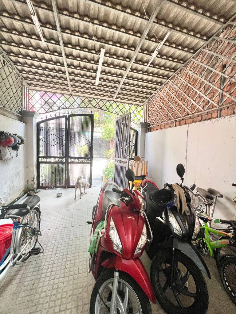 Bán nhà đường Trịnh Lỗi Tân Phú, dt 84m2 3 tầng vị trí kinh doanh đẹp
