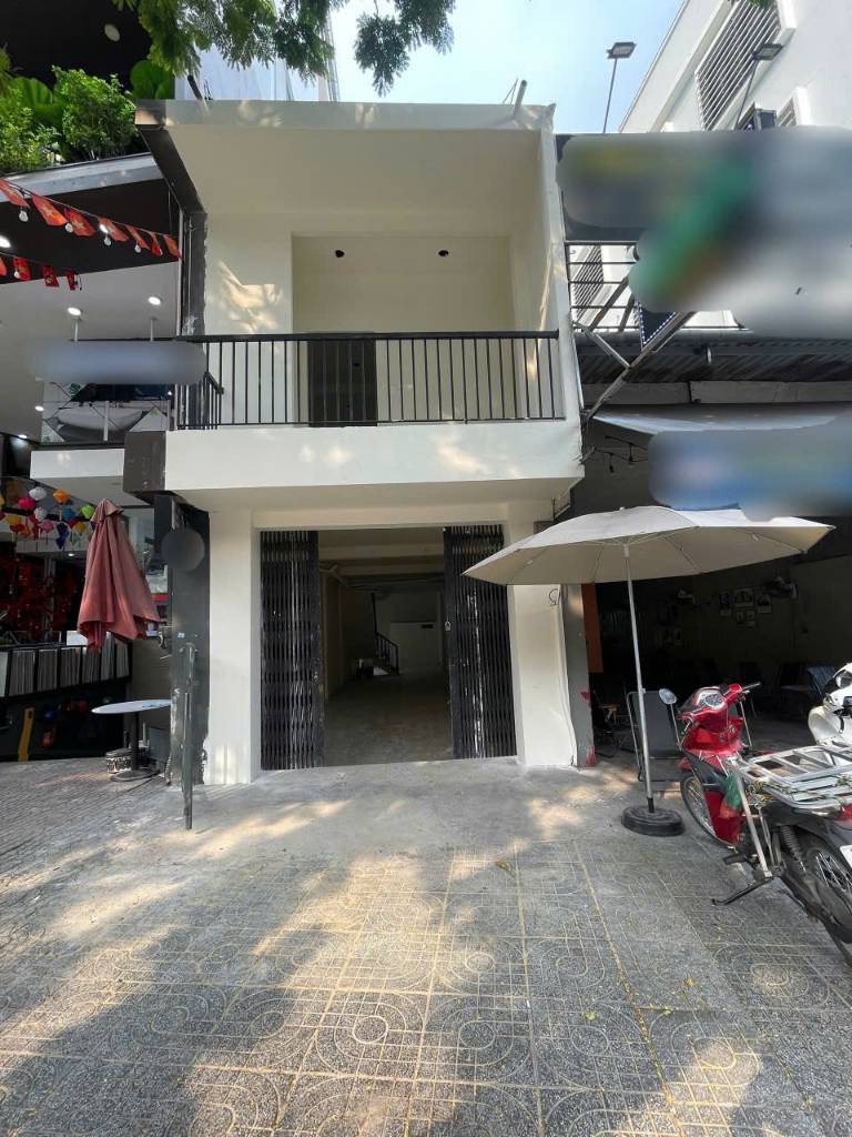 Hạ giá, bán gấp mặt tiền kinh doanh Hòa Bình Quận 11, đối diện Đầm Sen, giá 13.4 tỷ