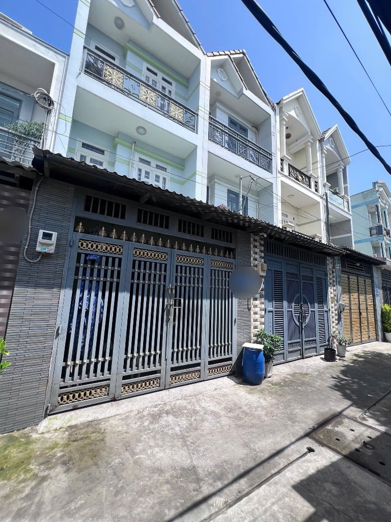 Bán nhà 3 tầng Tỉnh Lộ 10 Bình Tân, hẻm 5m ô tô tránh, giá tốt