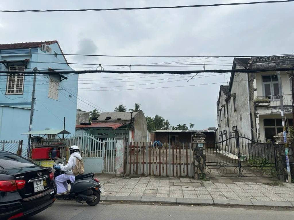Bán đất mặt tiền Hùng Vương Thanh Hà Hội An, dt 355m2 vị trí trung tâm giá 25.6 tỷ