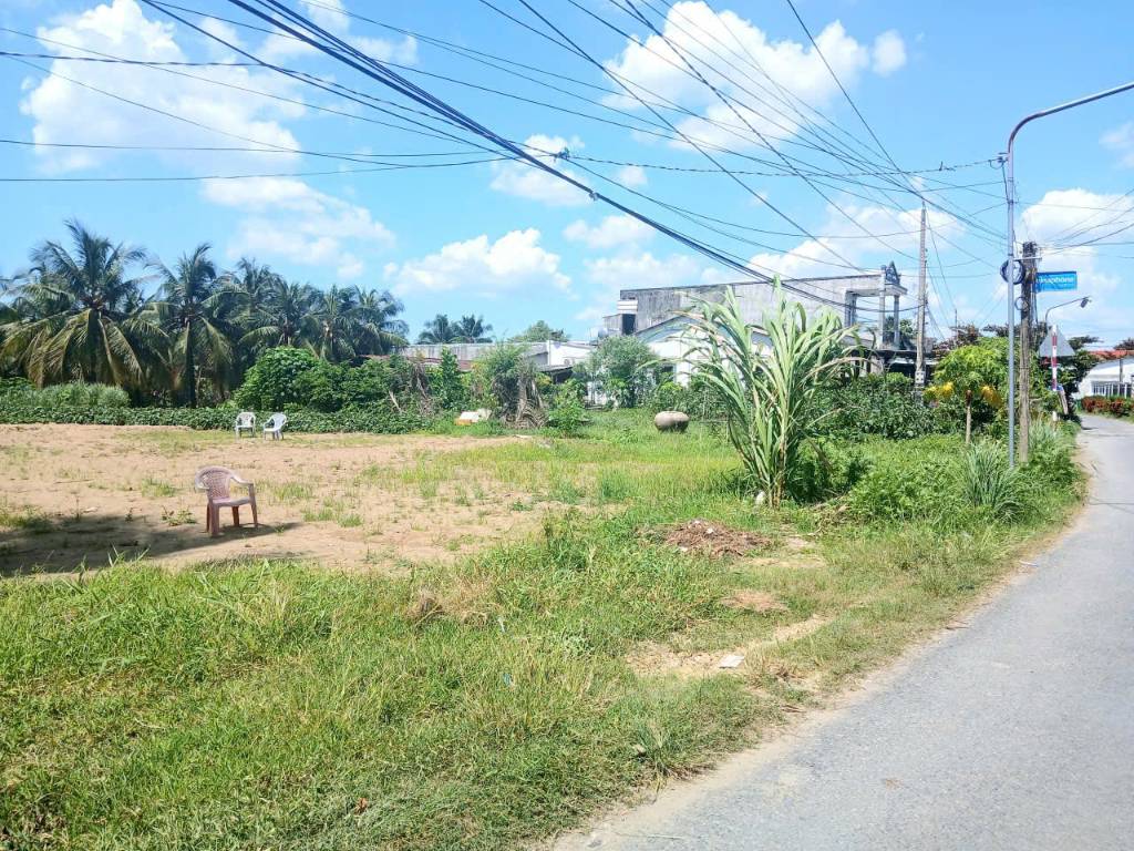 Bán đất 2 mặt tiền Tân Hương, Tiền Giang, dt 2000m2 có 600m2 thổ cư giá 7.899 tỷ