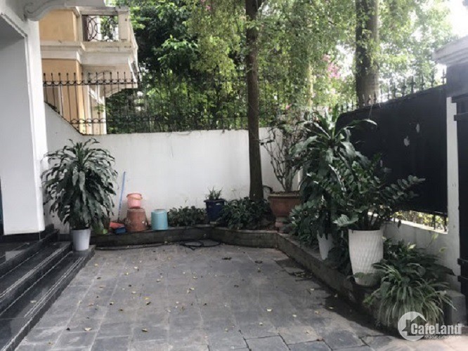 Biệt thự vườn đào 108m2, khu phân lô vip, Nội thất đẹp, sẵn ở ngay. Giá 43,8 tỷ