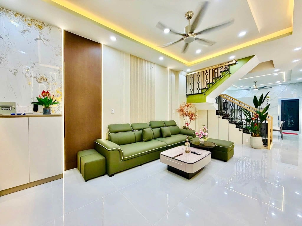 Bán nhà đường Phạm Văn Bạch, Gò Vấp, 4 tầng hẻm xe hơi 6m, giá 8 tỷ