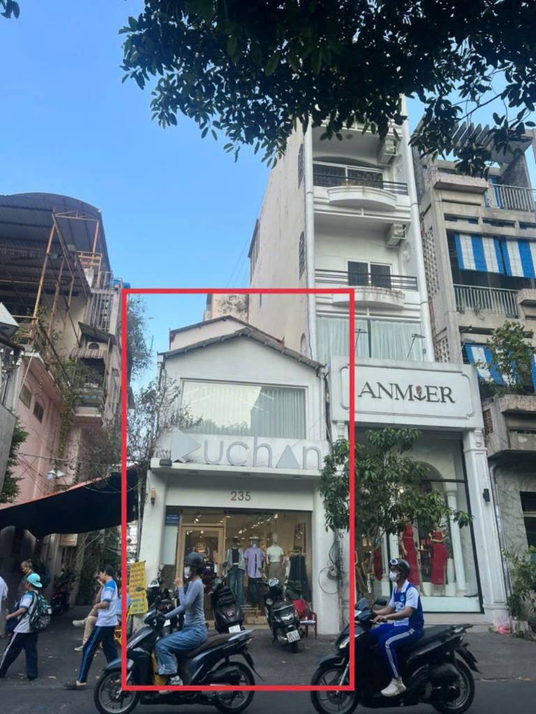GIẢM 6 TỶ, BÁN NHÀ 2MT NGUYỄN TRÃI QUẬN 1, DT 4,3X17,6M 2 TẦNG ĐỐI DIỆN LANCASTER, CHỈ 44 TỶ