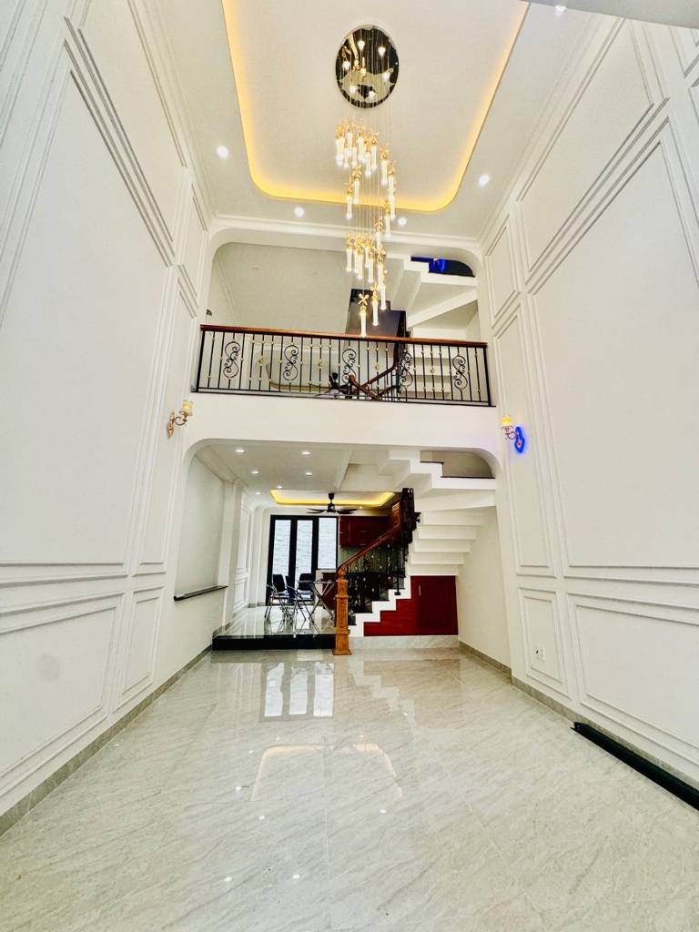 Bán nhà mới đường Hiệp Bình, Thủ Đức, 5 tầng 6PN, ô tô vào nhà, giá 8.7 tỷ