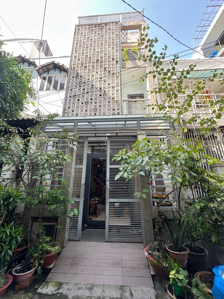 Bán nhà Quang Trung Gò Vấp, DT 49m2 3 tầng 4 phòng ngủ hẻm ô tô giá 6.25 tỷ