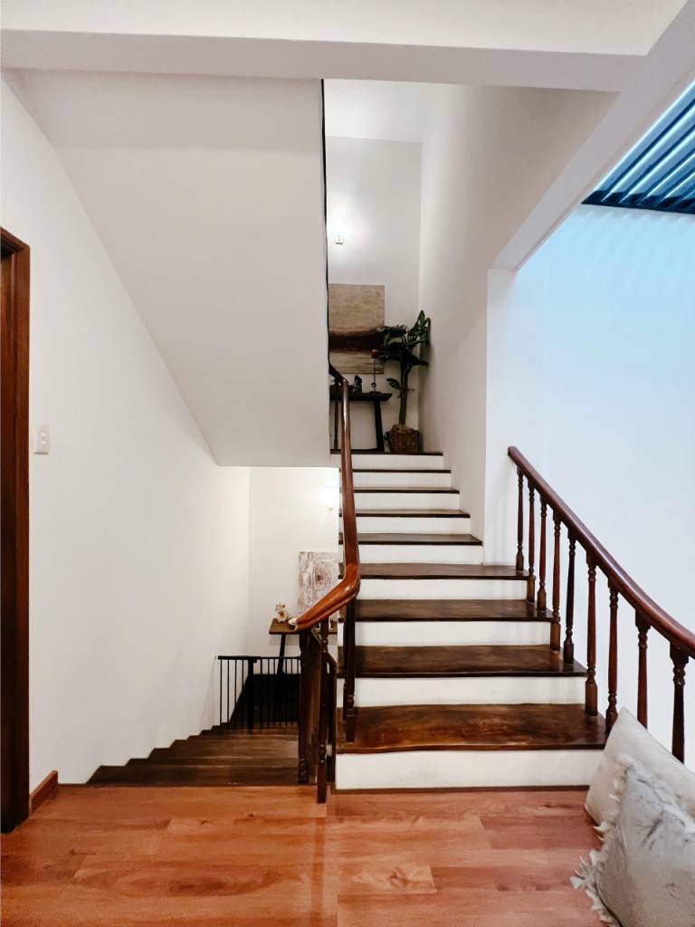 Bán biệt thự mini villa Cách Mạng Tháng 8, Tân Bình, sân vườn đẹp gần sân bay, 2 xe hơi đậu trong nhà
