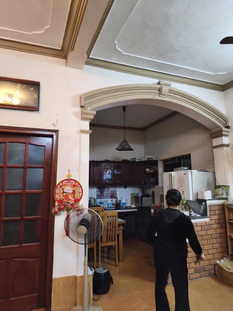 Bán nhà mặt phố La Thành Ba Đình lô góc, dt 52m2 mặt tiền 8.8m giá 35.5 tỷ