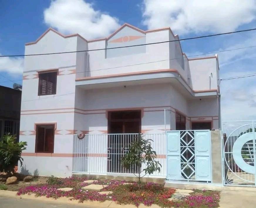Bán nhà Định Quán Đồng Nai, dt 160m2 2 mặt tiền khu tái định cư trung tâm giá 4.2 tỷ