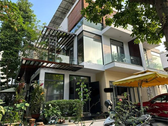 Bán biệt thự Tân Xuân Đồng Xoài, dt 1046m2 có 600m2 thổ cư kèm quán cafe 2 mặt tiền