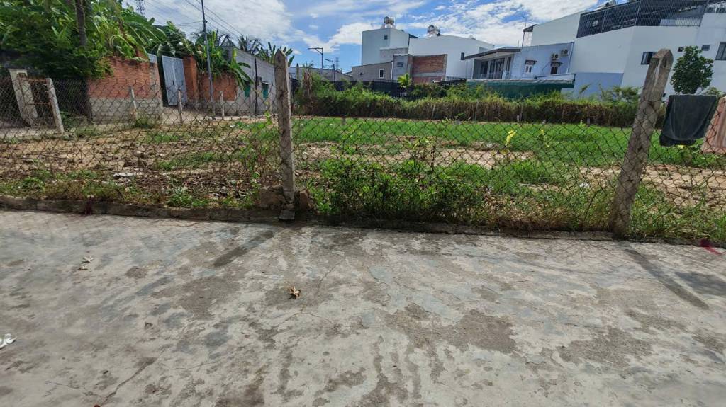 Bán đất Vĩnh Thái Nha Trang, dt 90m2 đường ô tô, giá tốt chỉ 26 triệu/m2