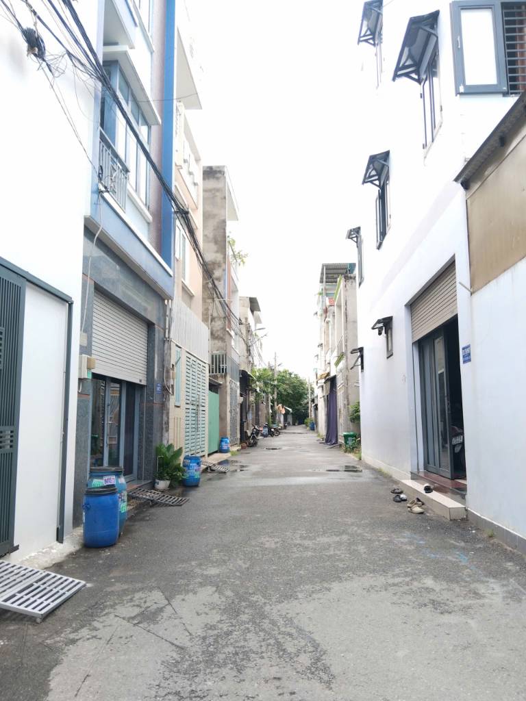 Bán nhà Linh Xuân Thủ Đức, dt 70m2 2 tầng 3PN hẻm ô tô giá 5.25 tỷ